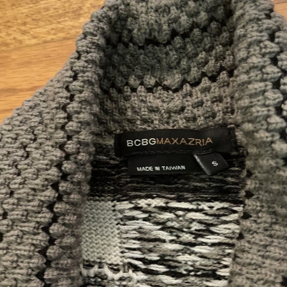 BCBG Max Azria Aztec Print - grey sweater vest - Picture 2 of 8